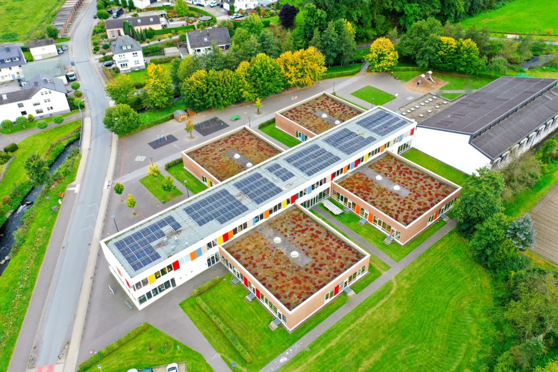  Stadt wird Vorreiter bei Photovoltaik: Verträge mit Solarfirma unterschrieben